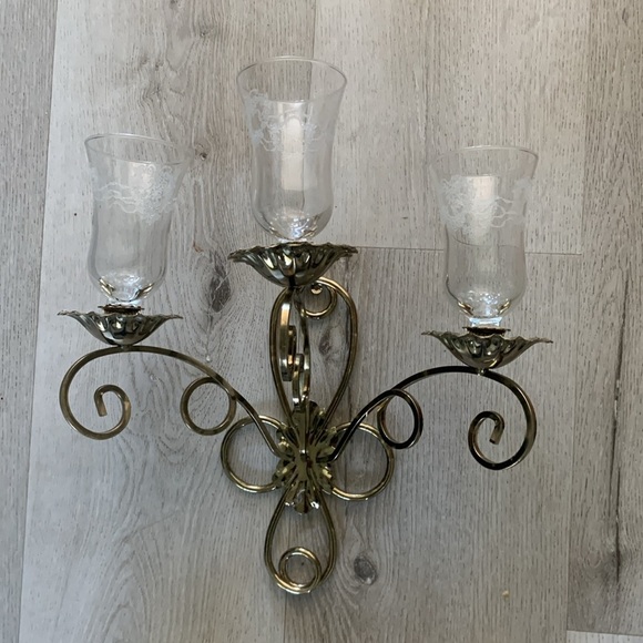 Set Of 2 Vintage Brass Flower Wall Mount Candelabra Three Arm Mount 
Ornate gold - Picture 4 of 16